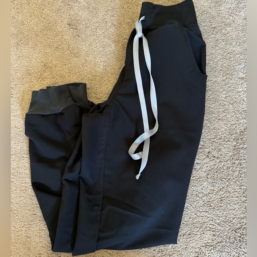 FIGS High Waisted Black Scrub Joggers- Women’s